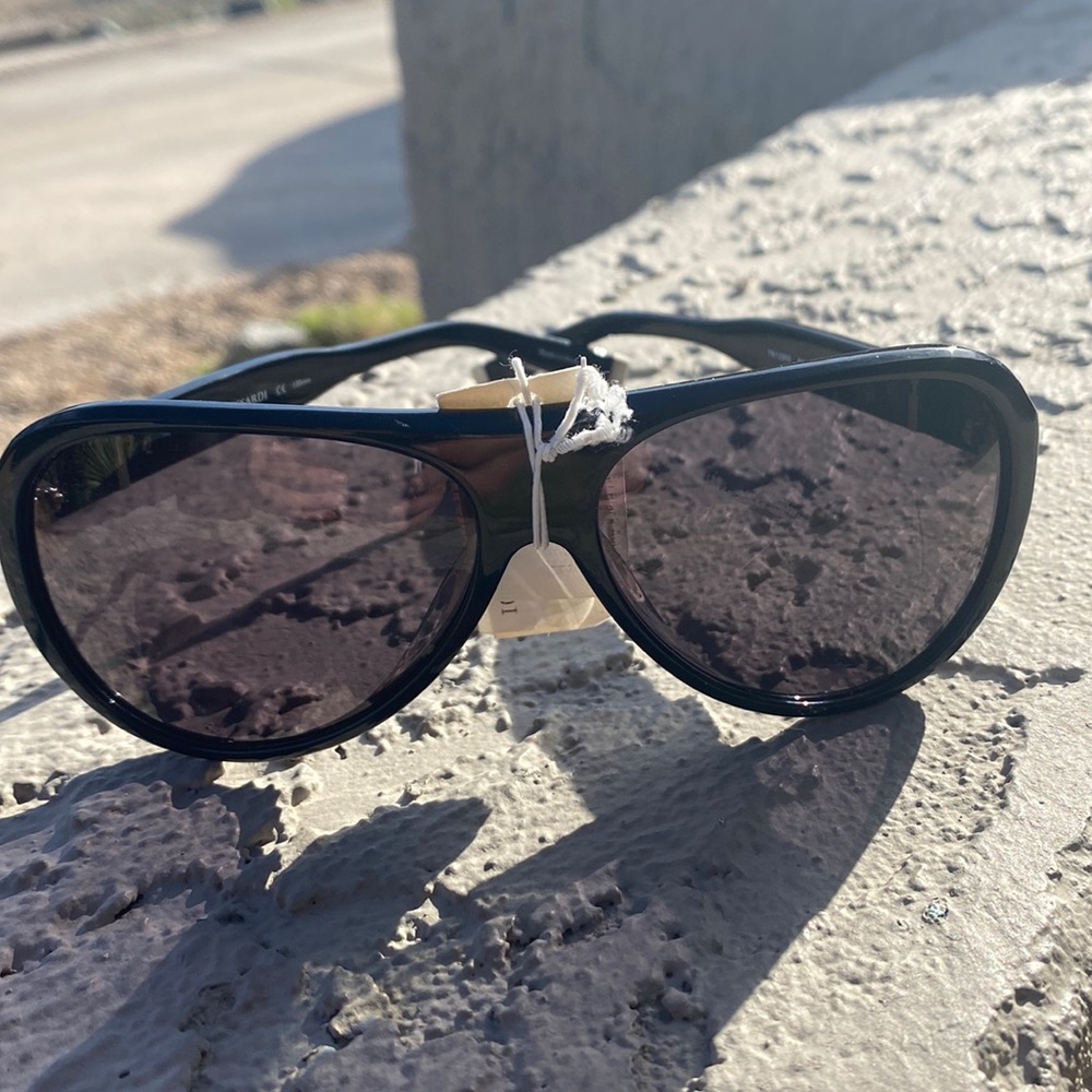 NWT Black TRU Aviators